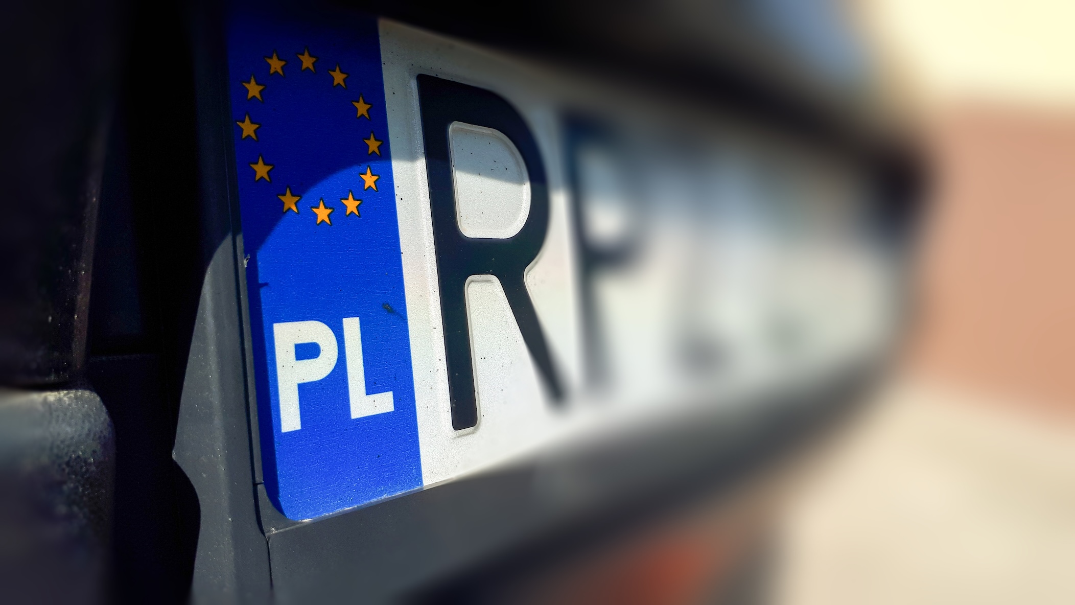 Circolazione transfrontaliera, dalla multa al risarcimento: auto con targa polacca senza assicurazione dovrà risarcire 1,3 milioni di euro