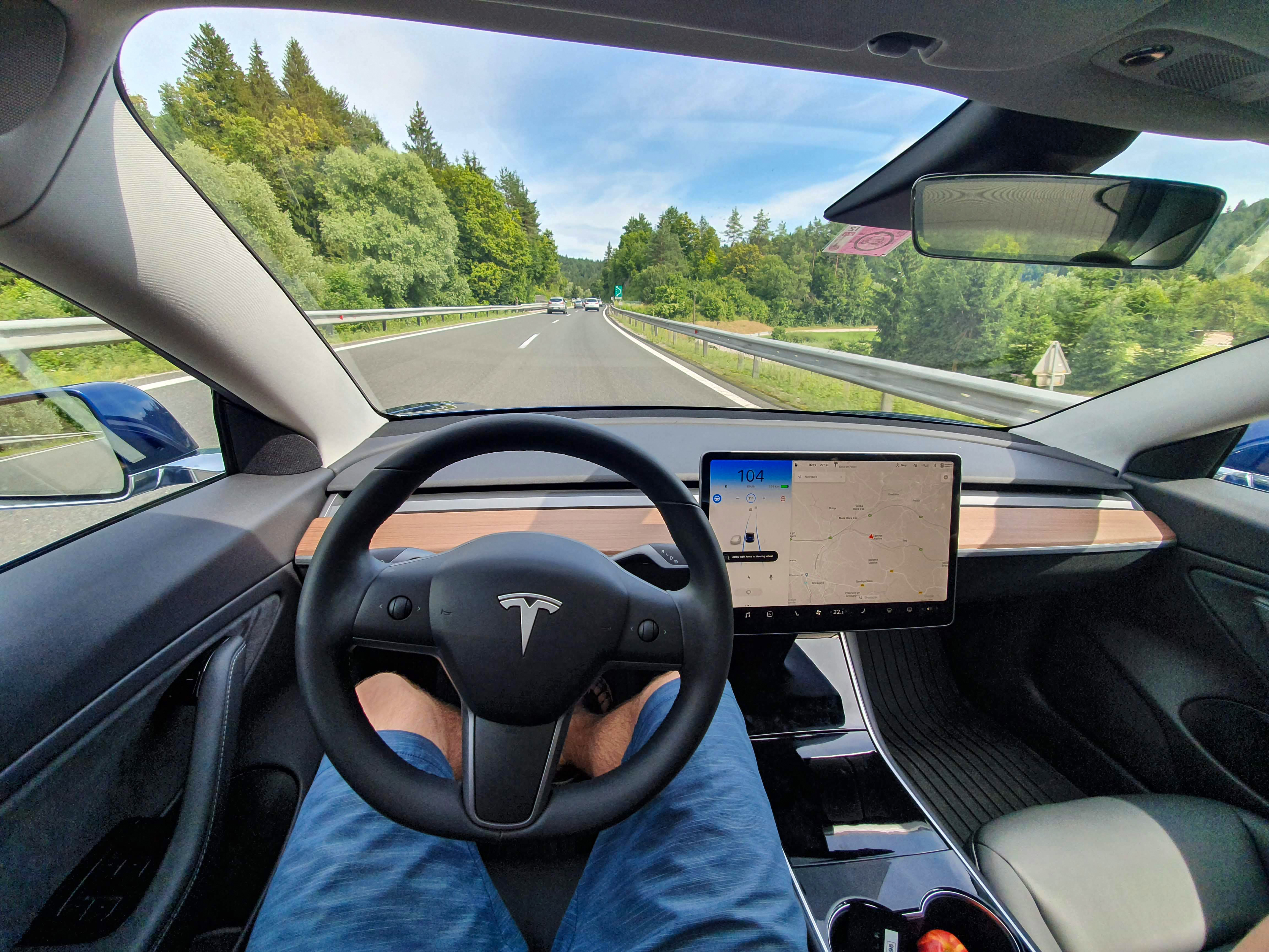 Salvini chiama Elon Musk: l’Italia apre alla guida autonoma. “Le porte all’innovazione non possono restare chiuse”