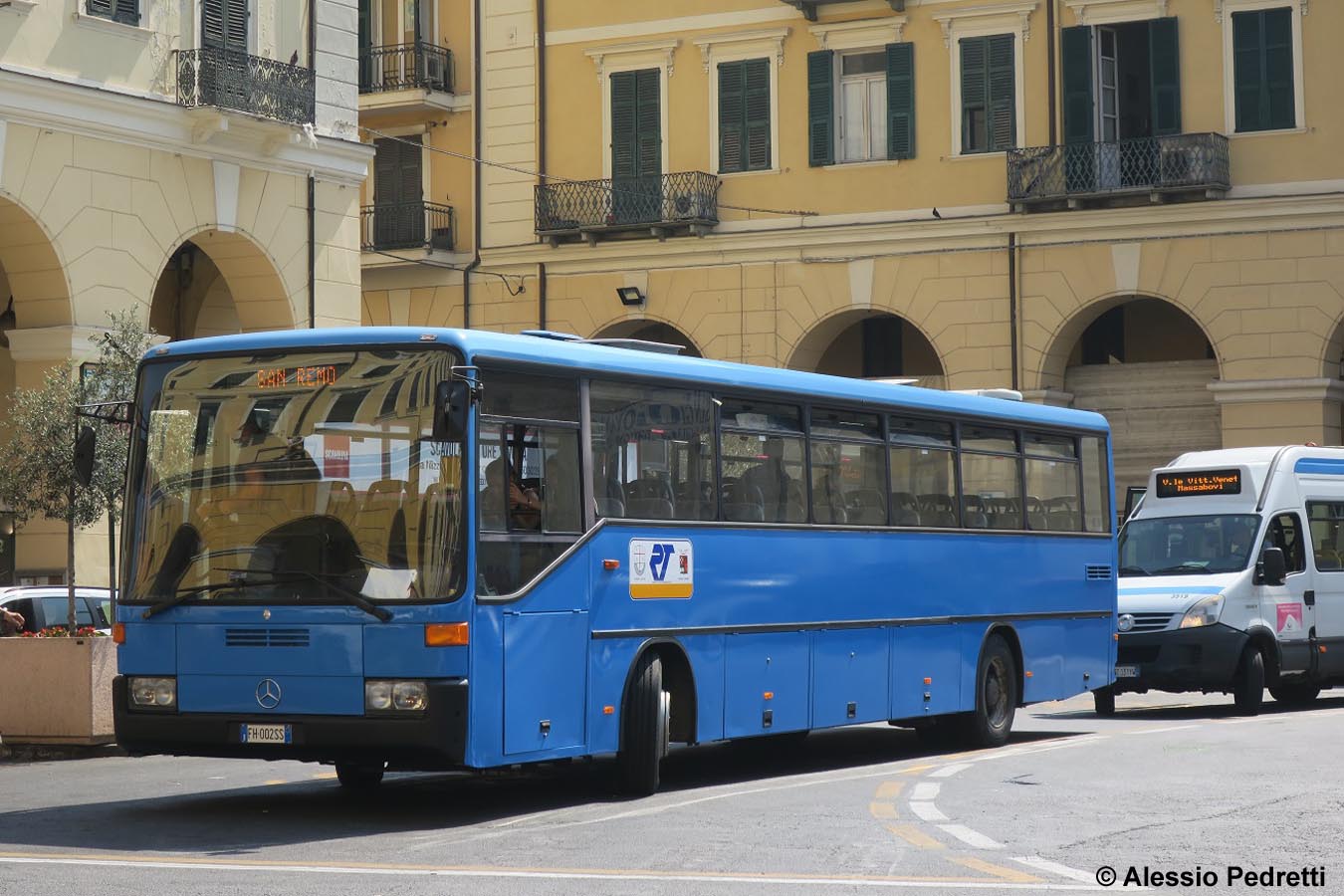 Imperia, Riviera Trasporti: è allarme autobus. Mancano 43 mezzi, e la Regione ne promette 20